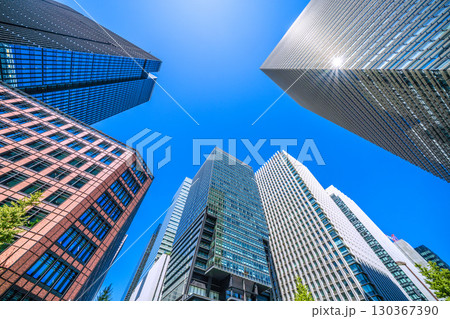 日本の東京都市景観9月2日。大手町のビジネス街。大手町プレイスや大手町タワー、産経新聞社などを望む 130367390