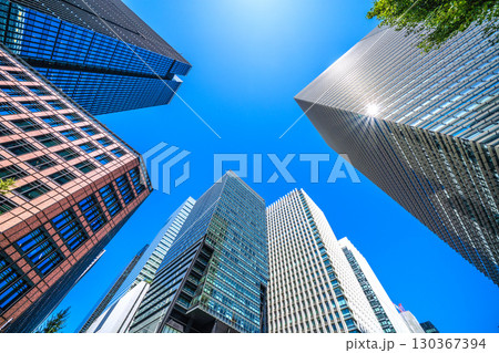 日本の東京都市景観9月2日。大手町のビジネス街。大手町プレイスや大手町タワー、産経新聞社などを望む 130367394