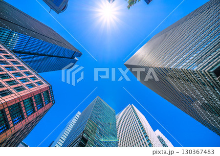 日本の東京都市景観9月2日。大手町のビジネス街。大手町プレイスや大手町タワー、産経新聞社などを望む 130367483