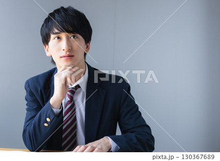 勉強する男子高校生 勉強する男子高校生 130367689