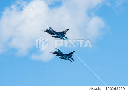 航空祭で機動飛行を披露するF2 航空祭で機動飛行を披露するF2 130368930