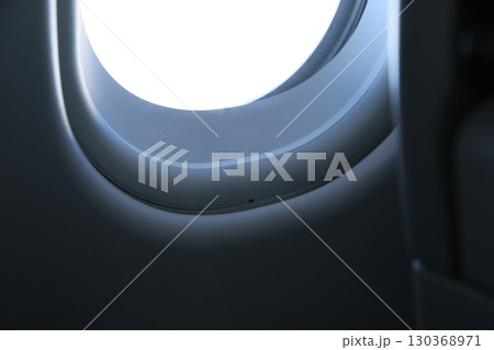 窓 飛行機 航空機 130368971