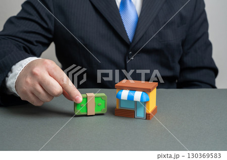 Businessman invests in a business store. Buying out the premises. Creating a franchise. Investments. Retail expansion, entrepreneurship, business ownership, growth capital, long-term strategy 130369583