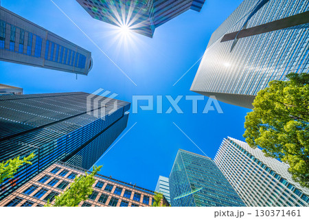 日本の東京都市景観9月2日。大手町のビジネス街。大手町プレイスや大成大手町ビル、大手町タワーなど 130371461