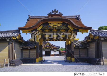 世界遺産 二条城の唐門と豪華な装飾 130371674