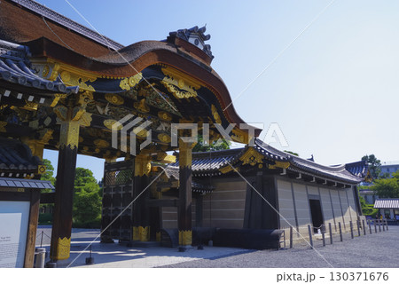 世界遺産 二条城の唐門と豪華な装飾 130371676