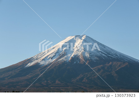 View of Close up landscape fuji mountain in winter at Lake Kawaguchi 130373923