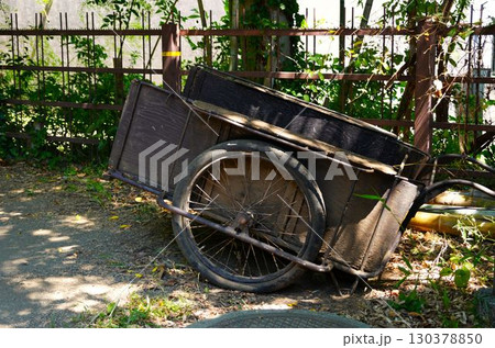 古い荷車 130378850