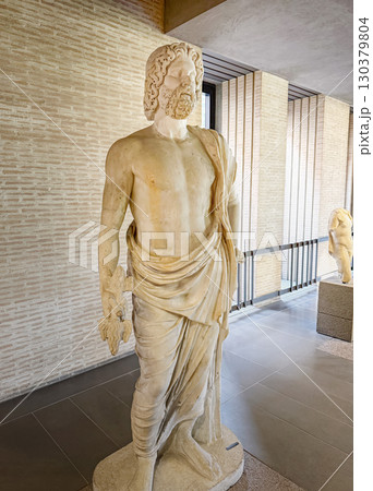 VATICAN CITY, ROME, ITALY - AUGUST 02, 2025 full-body marble statue of Zeus, the king of the gods. The bearded male figure is draped in a toga VATICAN CITY, ROME, ITALY - AUGUST 02, 2025 full-body marble statue of Zeus, the king of the gods. The bearded male figure is draped in a toga 130379804