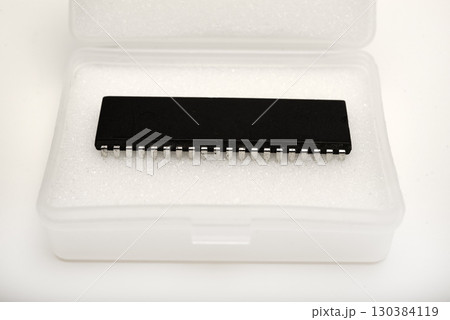 The chip is in a plastic package. An old chip. 130384119