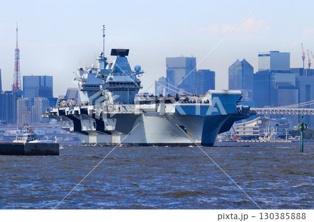 インド太平洋地域の平和維持へ… 東京港を出港する英国海軍・空母『プリンス・オブ・ウェールズ』 インド太平洋地域の平和維持へ… 東京港を出港する英国海軍・空母『プリンス・オブ・ウェールズ』 130385888