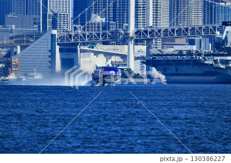 海面を爽快に疾走… 東京港内を翼走するジェットホイル 130386227