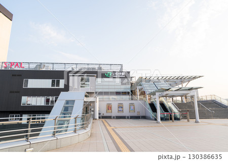 【いわき駅】早朝の駅前のペデストリアンデッキ 【いわき駅】早朝の駅前のペデストリアンデッキ 130386635