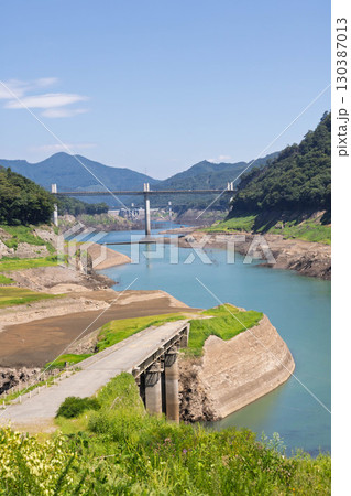 渇水時の八ッ場ダム 130387013