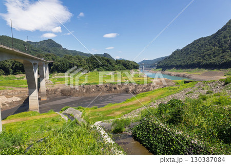 渇水時の八ッ場ダム 130387084