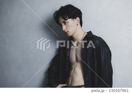 クールな男性 130387861