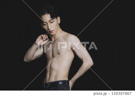 クールな男性 130387867