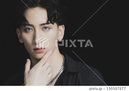 クールな男性 130387877