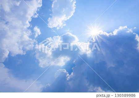 青空に太陽 130389986