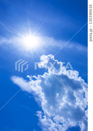 青空に太陽 130390016
