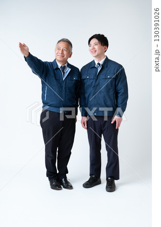 現場を支える技術者達 130391026