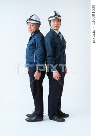 現場を支える技術者達 現場を支える技術者達 130391039