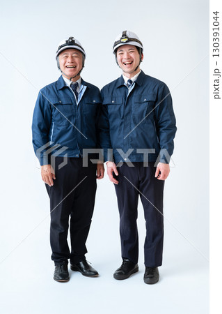 現場を支える技術者達 130391044