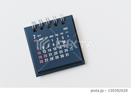 2026年7月カレンダー　日本の7月卓上カレンダー　祝日祭日休日連休　白背景 130392026