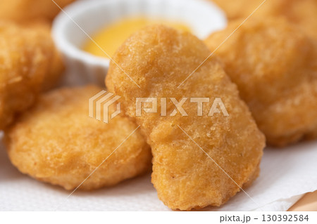 チキンナゲットのイメージ (写真素材) チキンナゲットのイメージ (写真素材) 130392584