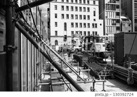 ビルの建替え工事が進む東京 銀座 2025.08 b-4 モノクロ ビルの建替え工事が進む東京 銀座 2025.08 b-4 モノクロ 130392724