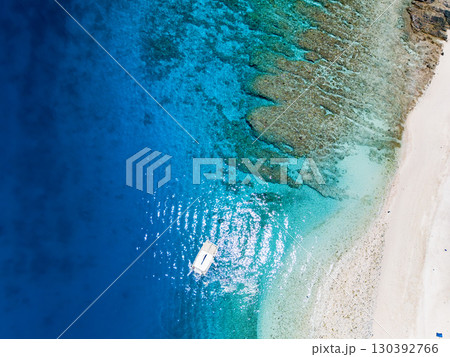 嘉比島のドローン撮影。カタマランヨットに乗ってスキンダイビング中。沖縄県島尻郡慶良間諸島座間味島 嘉比島のドローン撮影。カタマランヨットに乗ってスキンダイビング中。沖縄県島尻郡慶良間諸島座間味島 130392766
