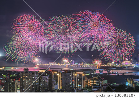 Summer ight fireworks spectacle Summer ight fireworks spectacle 130393107