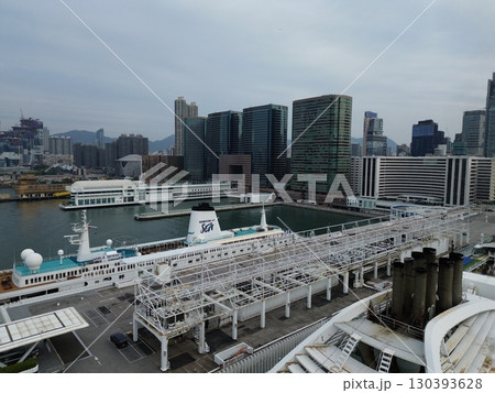 香港のオーシャンターミナル付近からの空撮 130393628