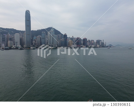 香港のオーシャンターミナル付近から香港島の空撮 130393631