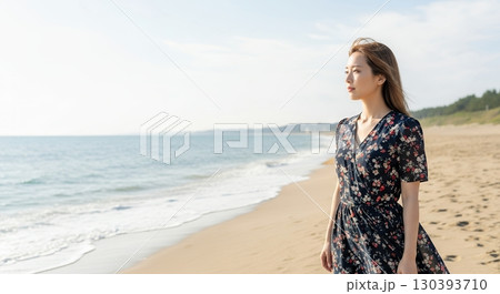 夏の浜辺の可憐な日本の美女 130393710