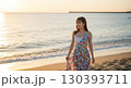 夏の浜辺の可憐な日本の美女 130393711