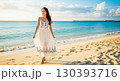 夏の浜辺の可憐な日本の美女 130393716