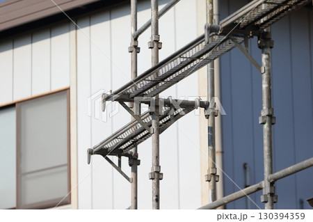 新築戸建て住宅の先行足場　イメージ 130394359