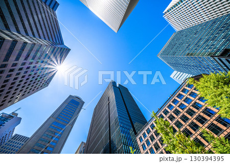 日本の東京都市景観9月2日。大手町のオフィス街。アーバンネット大手町ビルや大手町タワーなどを望む 日本の東京都市景観9月2日。大手町のオフィス街。アーバンネット大手町ビルや大手町タワーなどを望む 130394395