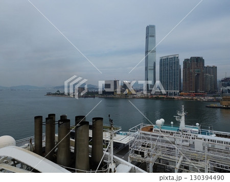 香港のオーシャンターミナル付近からの港湾空撮 130394490