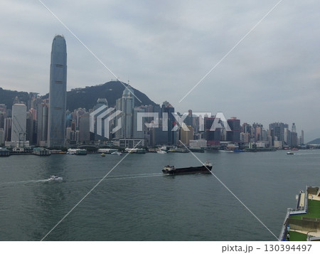 香港オーシャンターミナル付近から香港島ビル群の空撮 香港オーシャンターミナル付近から香港島ビル群の空撮 130394497