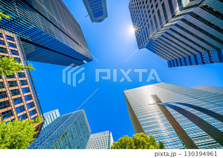 日本の東京都市景観9月2日。大手町のオフィス街。大手町プレイスやアーバンネット大手町ビルなどを望む 130394961