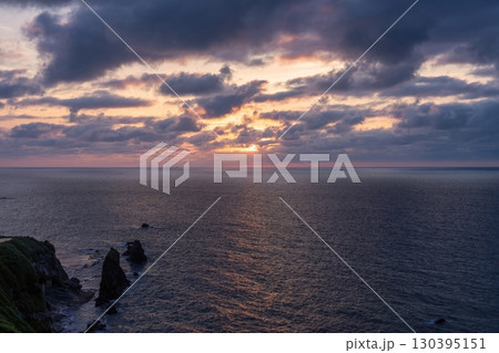 屏風岩展望台から見た日本海の夕焼け情景 130395151