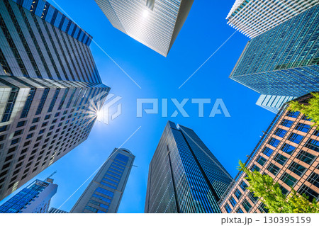 日本の東京都市景観9月2日。大手町のオフィス街。アーバンネット大手町ビルや大成大手町ビルなどを望む 日本の東京都市景観9月2日。大手町のオフィス街。アーバンネット大手町ビルや大成大手町ビルなどを望む 130395159