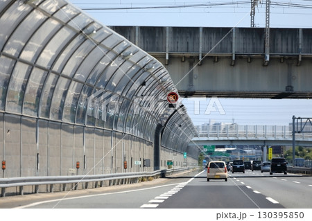 高速道路の防音壁 高速道路の防音壁 130395850