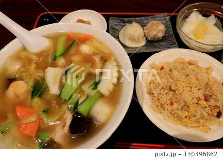 海鮮五目そば 中華屋の日替り定食 チャーハンセット 海鮮五目そば 中華屋の日替り定食 チャーハンセット 130396862