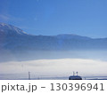雪が積もって霧がかかった新潟の風景 02 130396941
