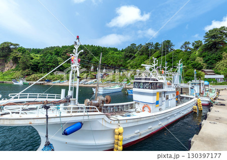 【青森県深浦町:岩崎漁港・沢辺地区】ひなびた漁村の風景 【青森県深浦町:岩崎漁港・沢辺地区】ひなびた漁村の風景 130397177