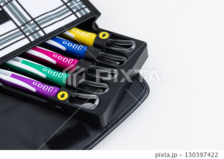 小学生が使う彫刻刀 130397422