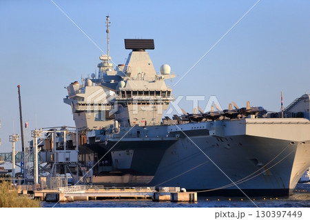東京湾に停泊中のイギリス空母(プリンス・オブ・ウェールズ) 東京湾に停泊中のイギリス空母(プリンス・オブ・ウェールズ) 130397449
